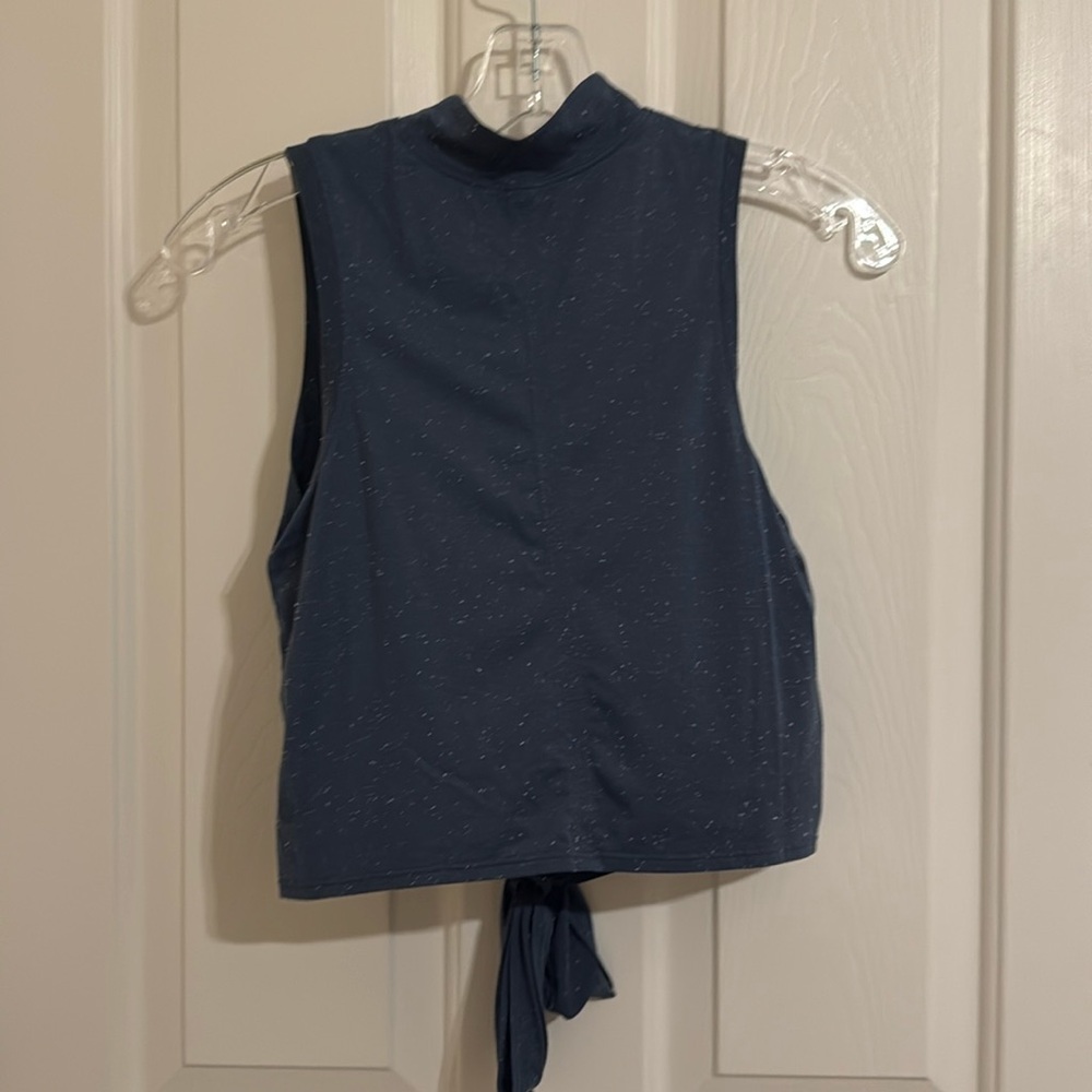 Lululemon mock neck tank
